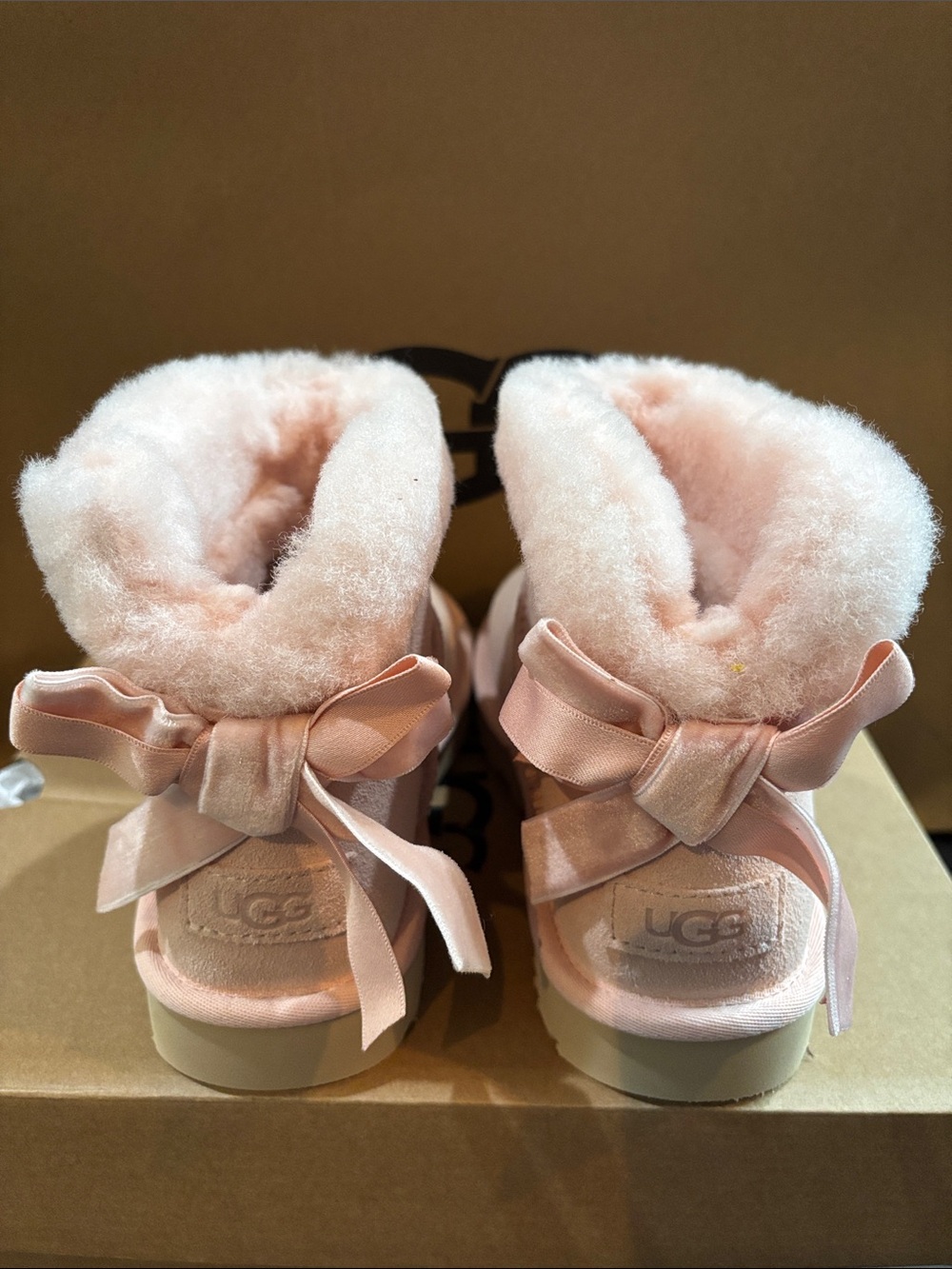 UGG MINI BAILEY MIXED BOW BOOTS IN BEIGE BLUSH SZ 6 NEW IN BOX